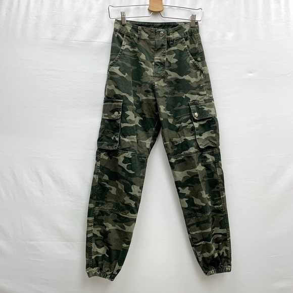 Urban Heritage Cargo camo military pants green Size XS fits 26 woman’s - Picture 6 of 16